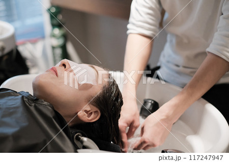 beauty parlor 117247947