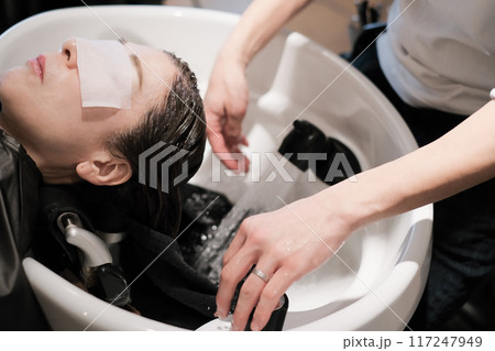 beauty parlor 117247949