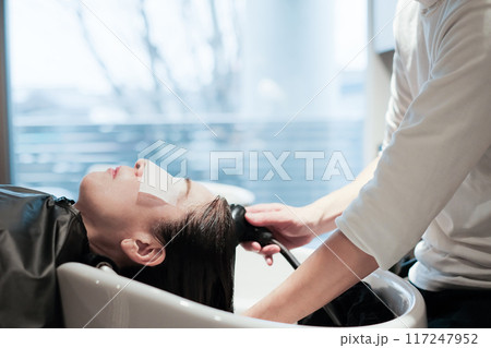 beauty parlor 117247952