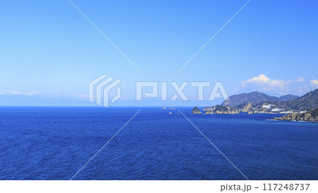 青い海と青い空 117248737