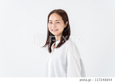 ミドル女性　ポートレート 117248854