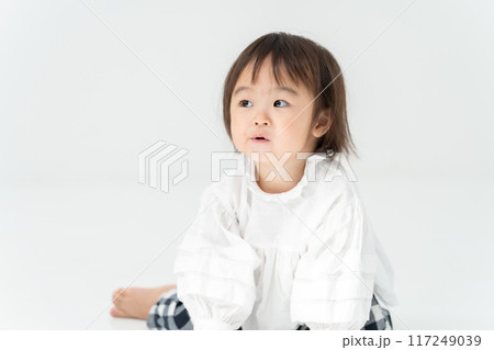 1歳の女の子 1歳の女の子 117249039