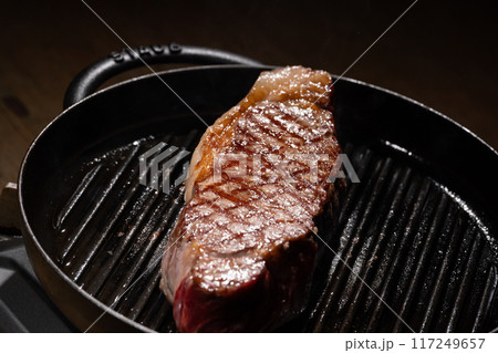 ステーキ　焼き目　肉 117249657