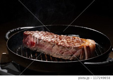 ステーキ　焼き目　肉 117249658