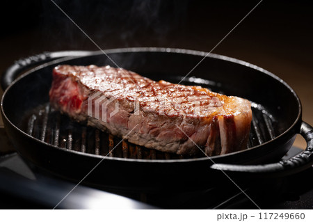 ステーキ　焼き目　肉 117249660