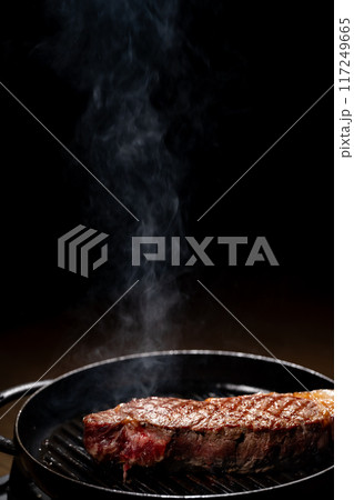 ステーキ 焼き目 肉 ステーキ 焼き目 肉 117249665