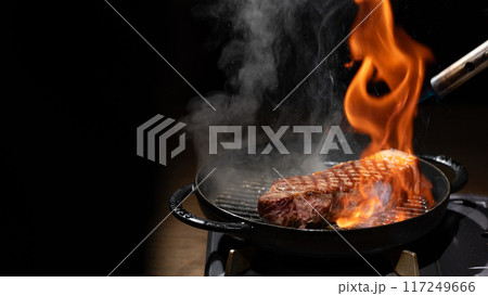 ステーキ　肉　グリルパン　フランベ 117249666