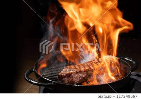 ステーキ　肉　グリルパン　フランベ 117249667