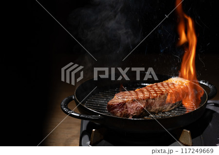 ステーキ　肉　グリルパン　フランベ 117249669