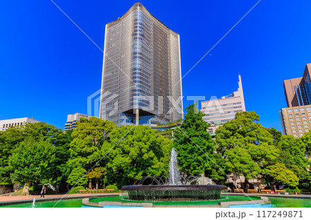 東京　千代田区 有楽町　日比谷公園から見た 東京ミッドタウン日比谷 117249871