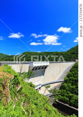 【広島県】快晴の温井ダム 117250470