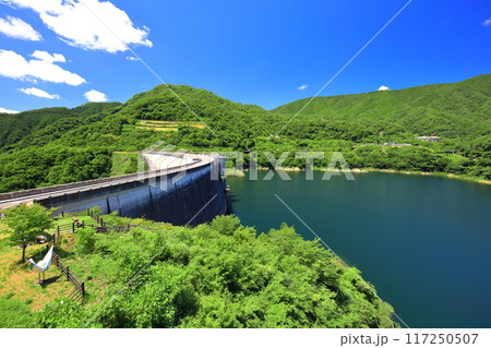 【広島県】快晴の温井ダムと温井ダムリゾート 【広島県】快晴の温井ダムと温井ダムリゾート 117250507