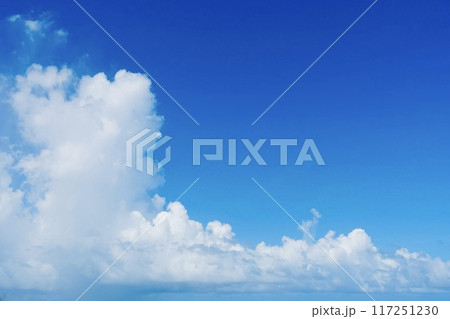 夏の入道雲と青い空 夏の入道雲と青い空 117251230