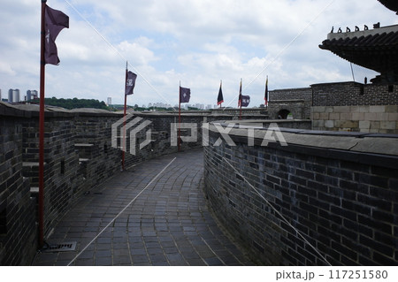 水原華城の長安門の城壁の一部 水原華城の長安門の城壁の一部 117251580