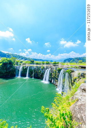夏の原尻の滝 大分県豊後大野市 夏の原尻の滝 大分県豊後大野市 117251659