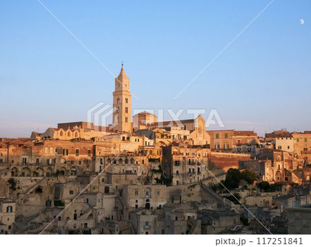 美しいマテーラの町並み　（イタリア） 117251841