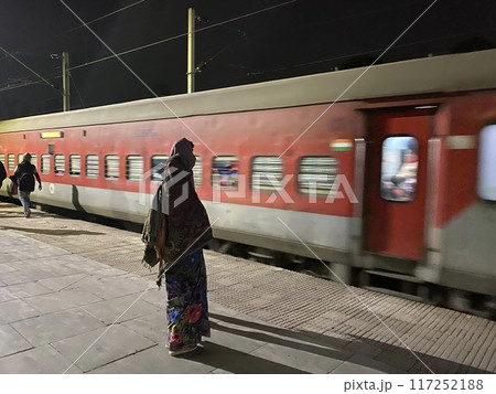 夜行列車でタージマハルへ Night Train to TajMahal 117252188
