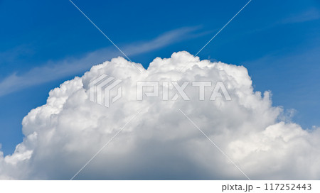 真夏の青空と雲 117252443