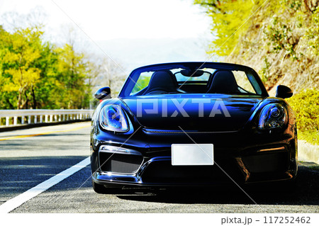 艶々の黒いオープンカー 117252462