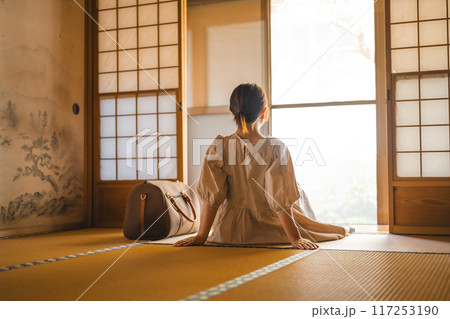 田舎での暮らし:ライフスタイルのイメージカットシリーズ 田舎での暮らし:ライフスタイルのイメージカットシリーズ 117253190