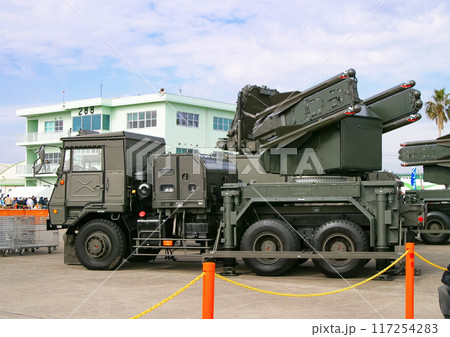 展示される航空自衛隊の81式短距離地対空誘導弾 発射装置 展示される航空自衛隊の81式短距離地対空誘導弾 発射装置 117254283