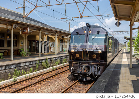 阿久根駅で撮影したクルーズトレインななつ星in九州（構内撮影） 117254436