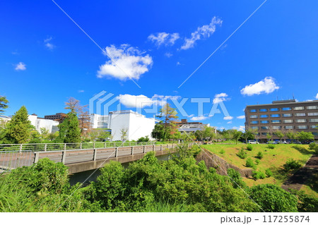 【広島県】快晴の広島大学（東広島キャンパス） 117255874
