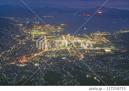 【灰ヶ峰展望台より呉市内を一望 (夜景)】 広島県呉市栃原町 117258755