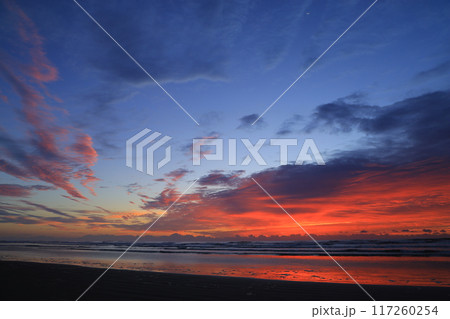 真っ赤な朝焼け 真っ赤な朝焼け 117260254