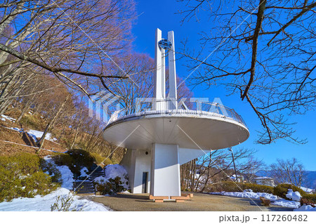 冬の長野県諏訪市 立石公園の時計塔 冬の長野県諏訪市 立石公園の時計塔 117260482
