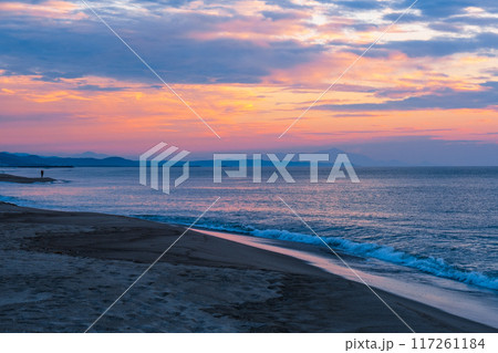 夕暮れの海 117261184