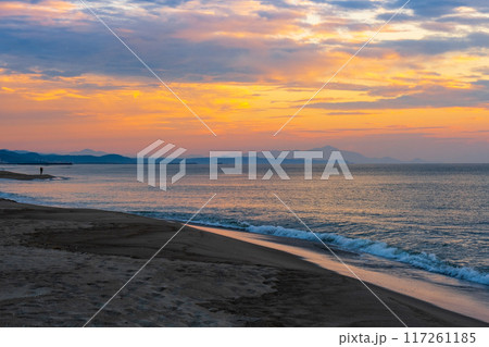 夕暮れの海 117261185