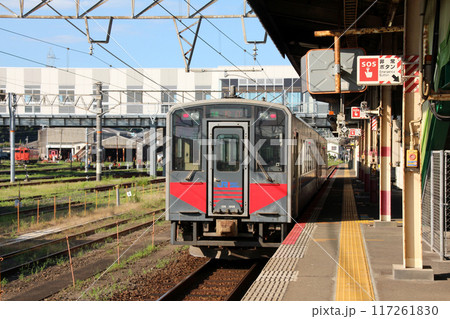 JR米子駅に停車する松江行き普通列車 JR米子駅に停車する松江行き普通列車 117261830