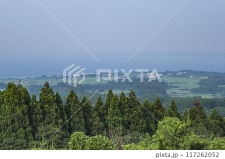 男鹿半島の八望台から見る日本海の海岸線 117262052