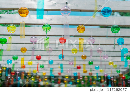 滋賀県大津市明智光秀の菩提寺天台宗西教寺の風鈴参道を撮影したもの 117262077