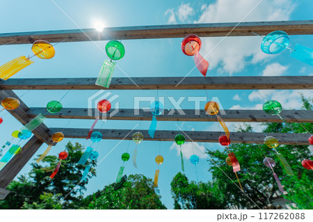 滋賀県大津市明智光秀の菩提寺天台宗西教寺の風鈴参道を撮影したもの 滋賀県大津市明智光秀の菩提寺天台宗西教寺の風鈴参道を撮影したもの 117262088