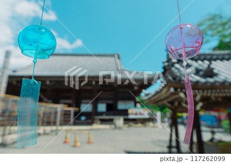 滋賀県大津市明智光秀の菩提寺天台宗西教寺の風鈴参道を撮影したもの 117262099
