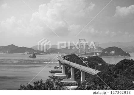 大鳴門橋（モノクロ写真） 117262918