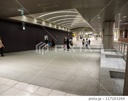 東京都市風景　都心の地下連絡通路 117263264
