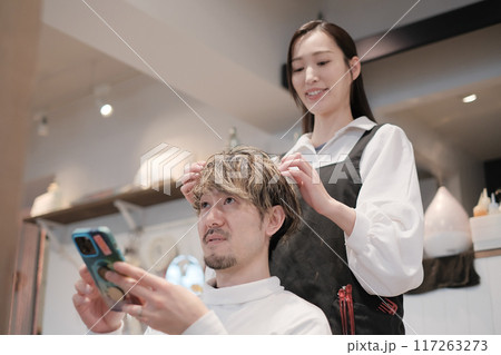 beauty parlor 117263273