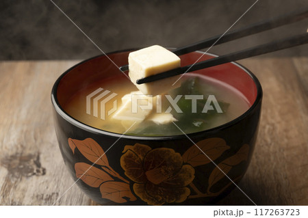 味噌汁 豆腐とわめの味噌汁 箸あげ 味噌汁 豆腐とわめの味噌汁 箸あげ 117263723