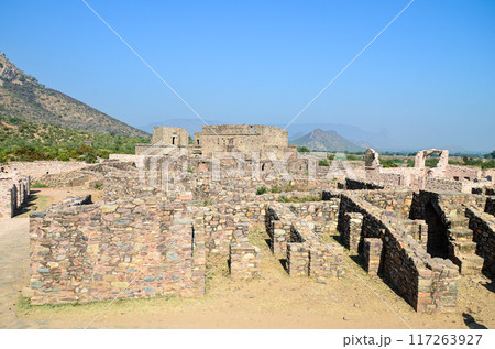 The ruins of the 16th century Bhangarh fort at Alwar, Rajasthan, India 117263927