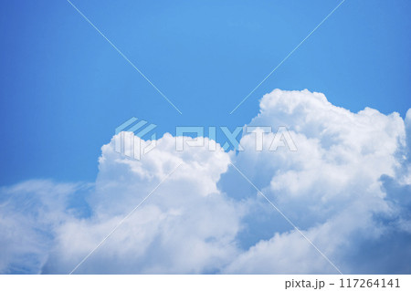 夏の空 青空 晴れ 8月 空素材 117264141