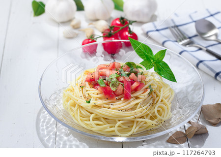トマトとバジルの冷製パスタ 117264793