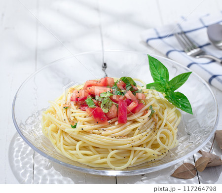 トマトとバジルの冷製パスタ トマトとバジルの冷製パスタ 117264798