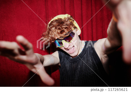Guy in stylish attire and sunglasses 117265621