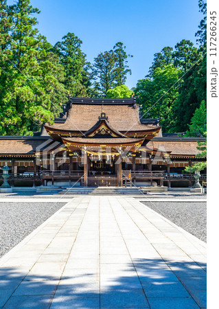 滋賀県犬上郡多賀町 多賀大社(長寿祈願) 拝殿(有形文化財) 滋賀県犬上郡多賀町 多賀大社(長寿祈願) 拝殿(有形文化財) 117266245