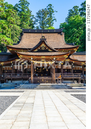 滋賀県犬上郡多賀町　多賀大社（長寿祈願）　拝殿（有形文化財） 117266247