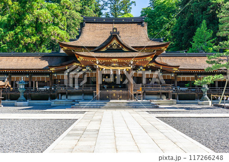 滋賀県犬上郡多賀町　多賀大社（長寿祈願）　拝殿（有形文化財） 117266248