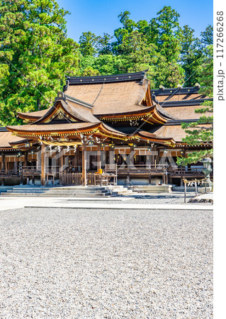 滋賀県犬上郡多賀町　多賀大社（長寿祈願）　拝殿（有形文化財） 117266268